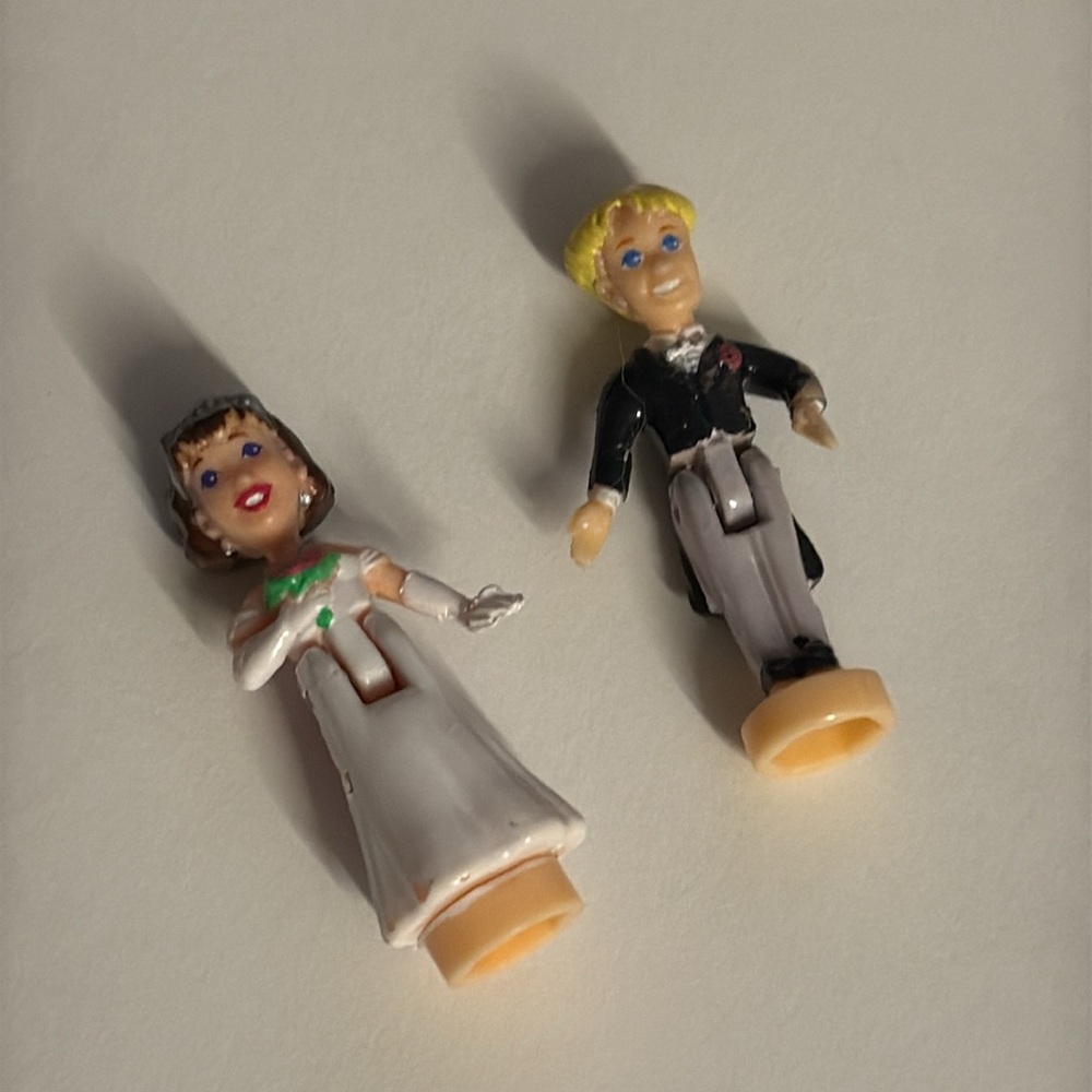 Vintage Y2K Polly Pockets Bride and Groom Figurines - Picture 2 of 3